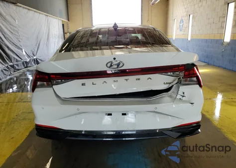 2021 Hyundai Elantra Limited z USA, uszkodzony, nr VIN 5NPLP4AG0MH043192